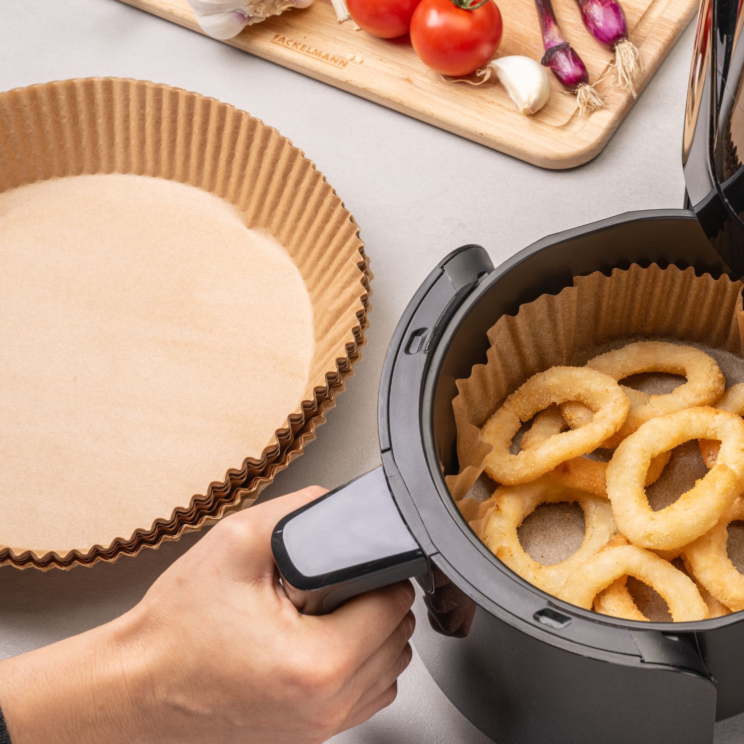 60-172543 Backpapier rund 20 cm Mood Zubereitung Zwiebelringe Backpapier rund 20 cm für die Heissluftfritteuse zur Zubereitung von Zwiebelringen