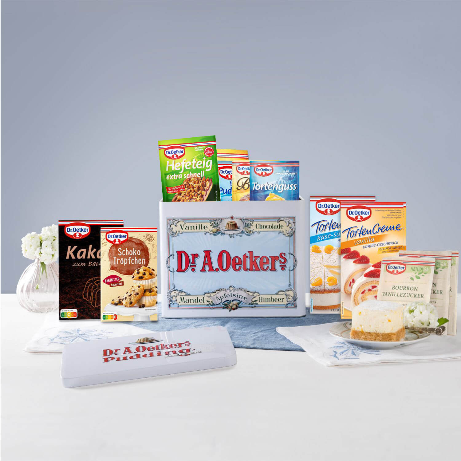 60-112019 Gefuellte Dose Backliebe mit neu Hefeteig extra schnell Dr. Oetker Vintage-Dose Nostalgie gefuellt und umgeben von verschiedenen Dr. Oetker Backzutaten