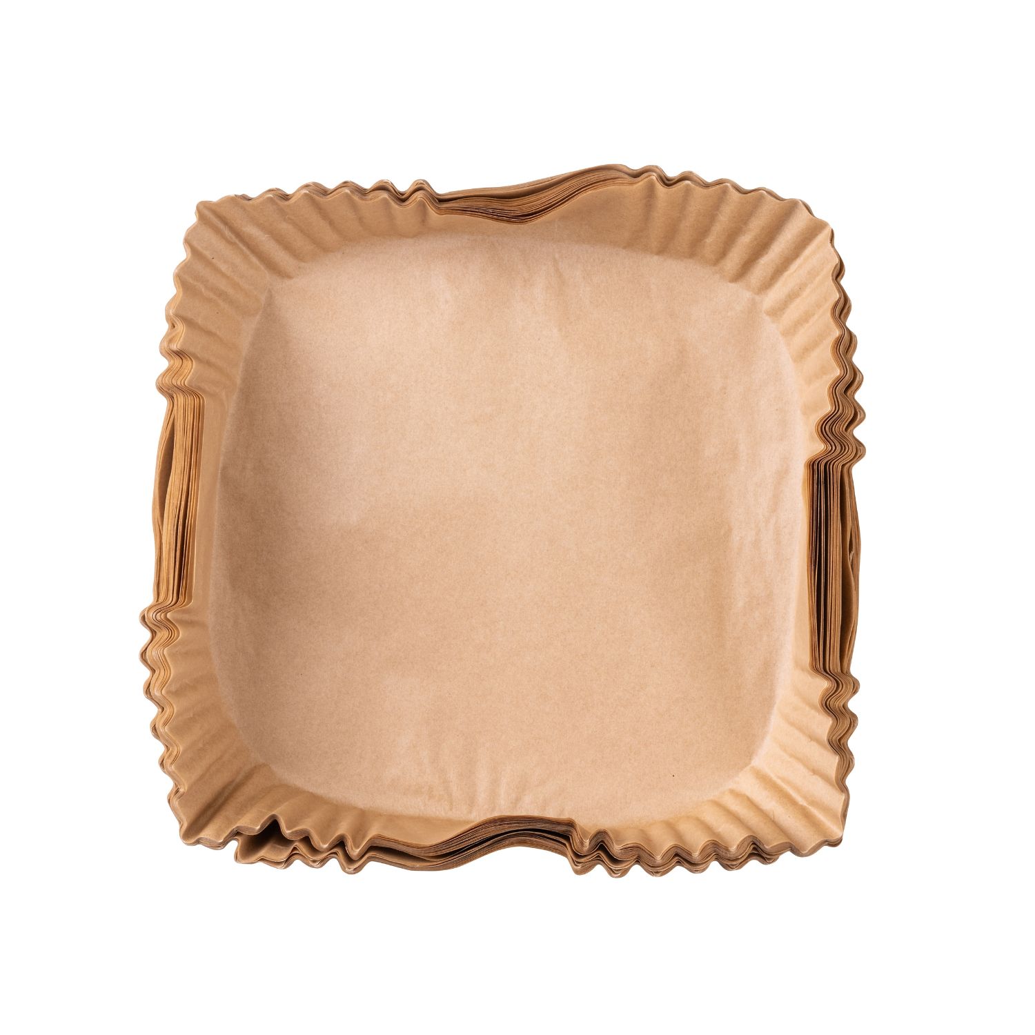 Hellbraunes eckiges Backpapier für de Heissluftfritteuse auf weißem Hintergrund