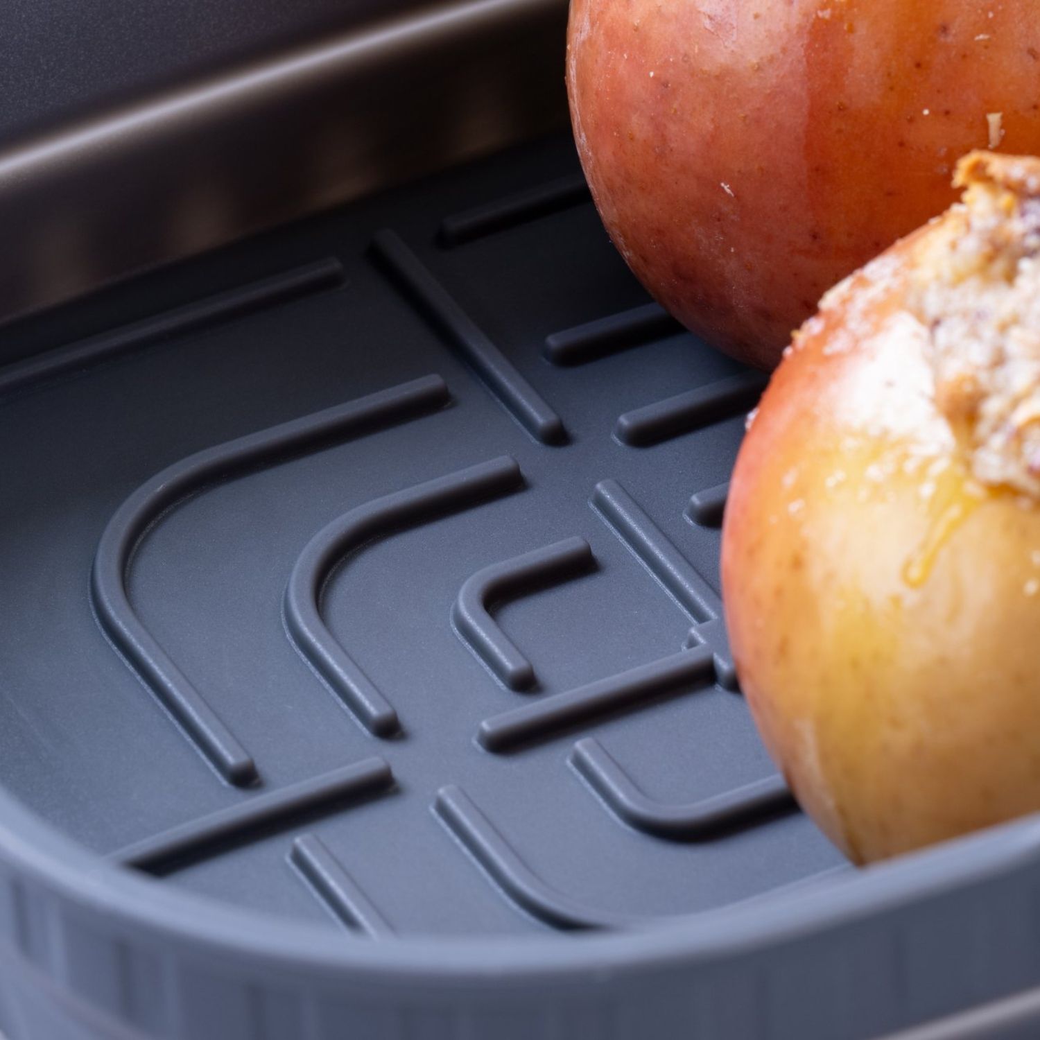 Nahaufnahme einer Silikonform, auf der man den gerillten Boden gut erkennen kann