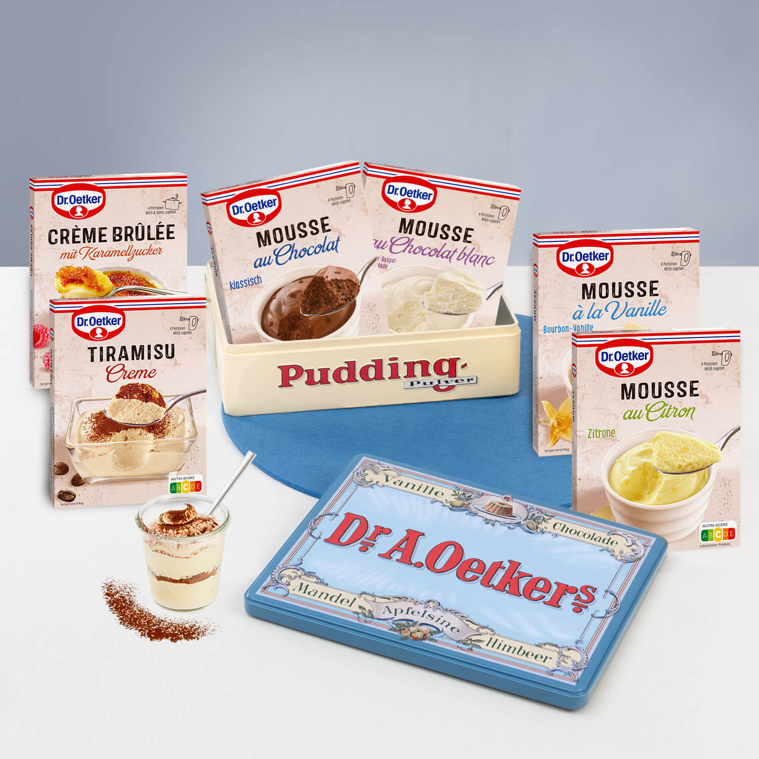 112027 Gefllte Keksdose Probier-Box Dessertspezialitten 1500x1500 NS Eine Vintage-Keksdose gefüllt mit verschiedenen Desserts, wie Tiramisu und Mousse
