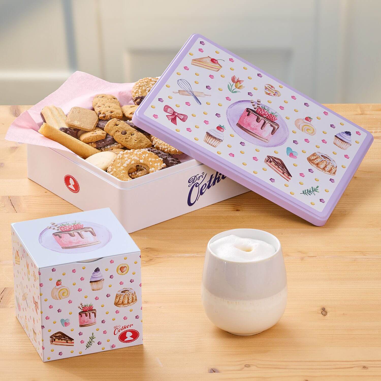 Keksdosen mit Keksen und Gebäckmotien von Dr. Oetker